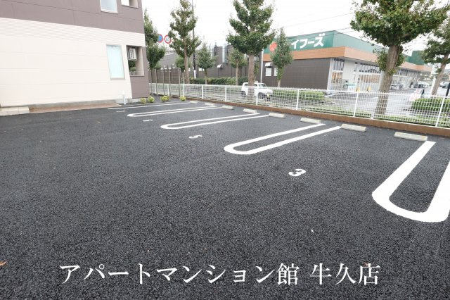 ミ・ルーチェの駐車場