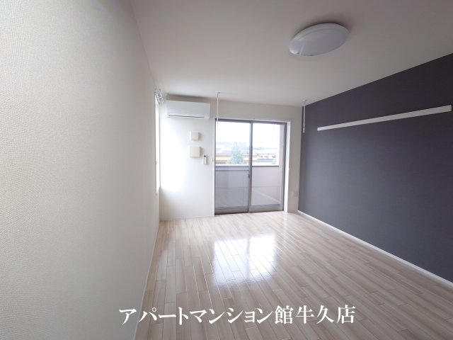 ミ・ルーチェの居間・リビング