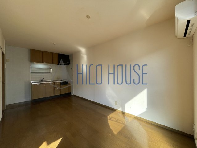 ロイヤルガーデンM B棟の居間・リビング