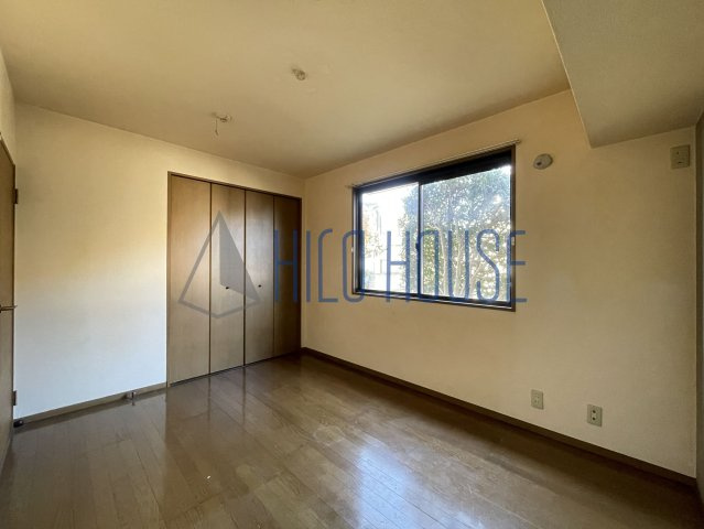 ロイヤルガーデンM B棟の寝室