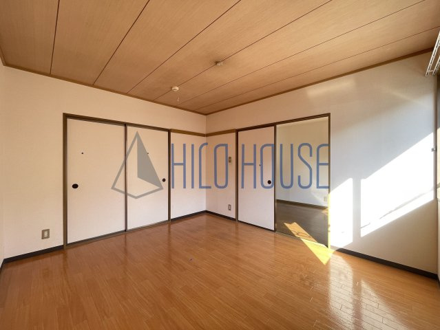 ロイヤルガーデンM B棟の寝室