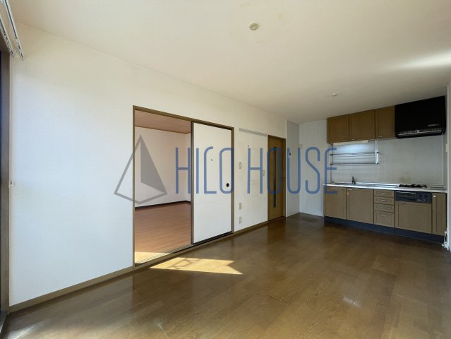 ロイヤルガーデンM B棟の居間・リビング