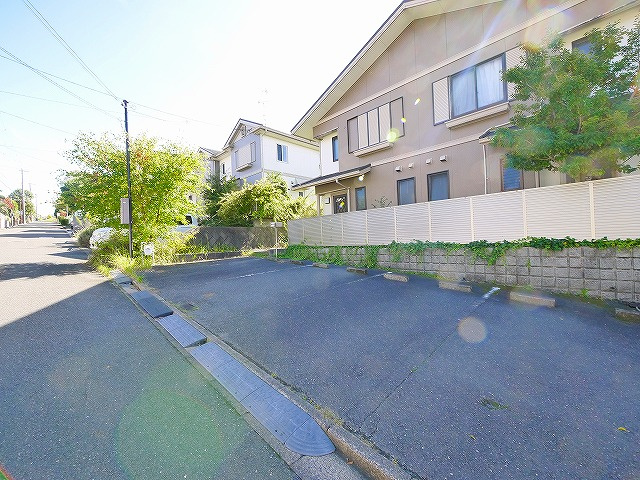 吉村ハイツC棟の駐車場|駐車場に車を止められます