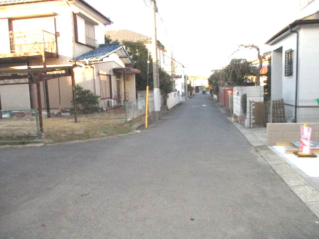 八千代市八千代台西１０丁目　新築戸建の前面道路含む現地写真
