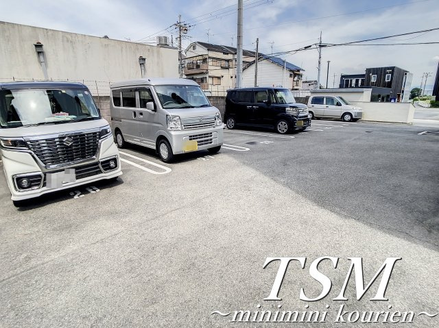 ウインド・ヒル香里Ⅰの駐車場