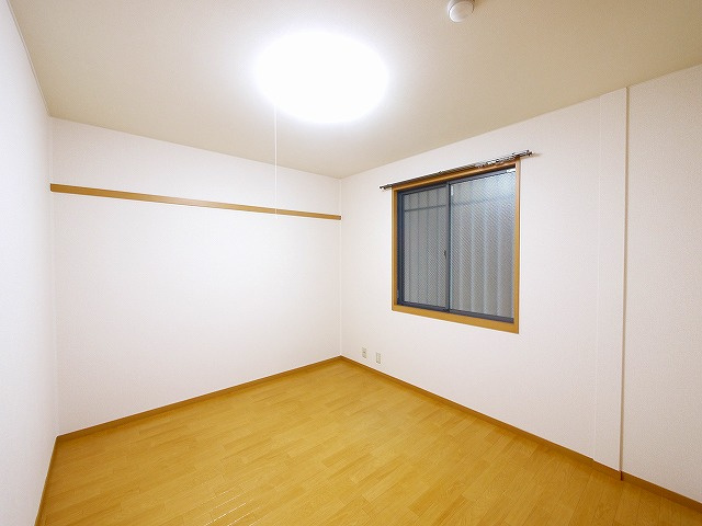 サンクコール朝和　A棟の洋室|使い勝手のいい洋室です