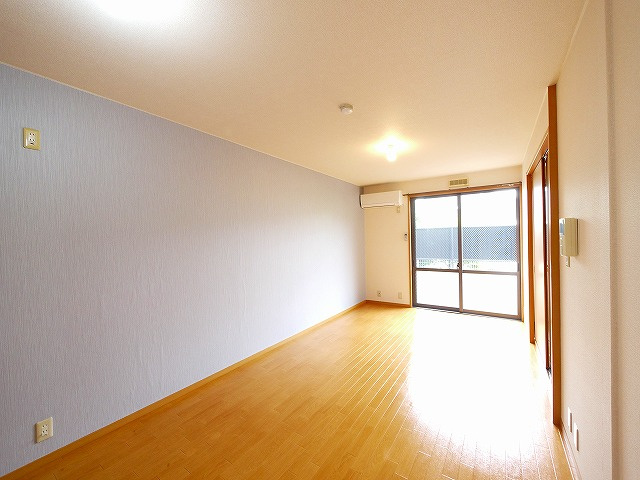 サンクコール朝和　A棟の居間・リビング|ゆったりとしたリビングです