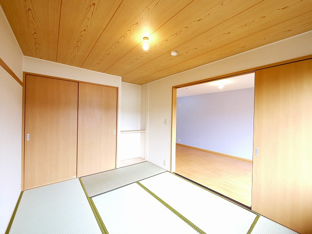 サンクコール朝和　A棟の寝室|和室がひろがる居住スペース