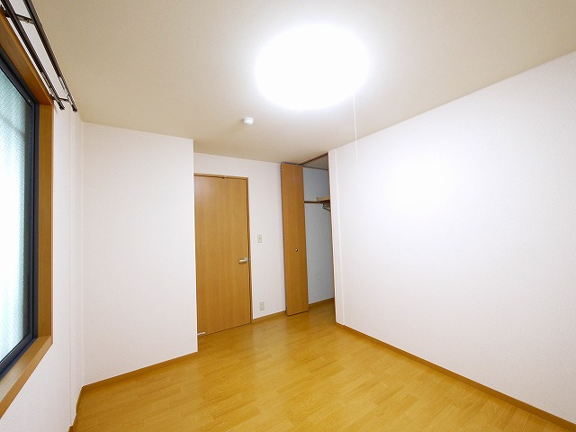 サンクコール朝和　A棟の洋室|使い勝手のいい洋室です