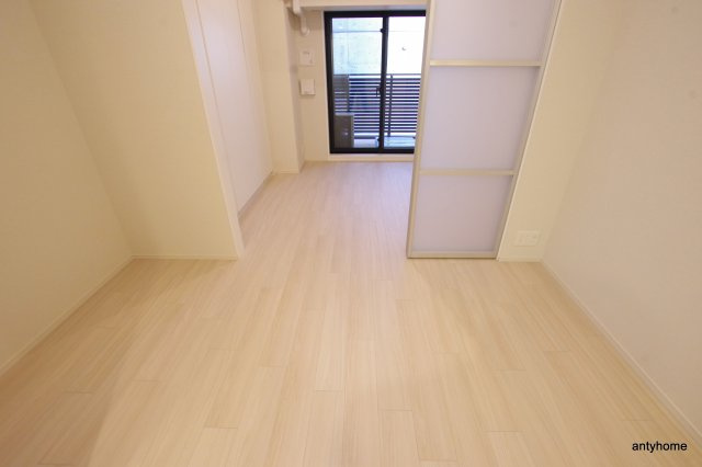 コンフォリア北堀江一丁目　仲介手数料無料の洋室