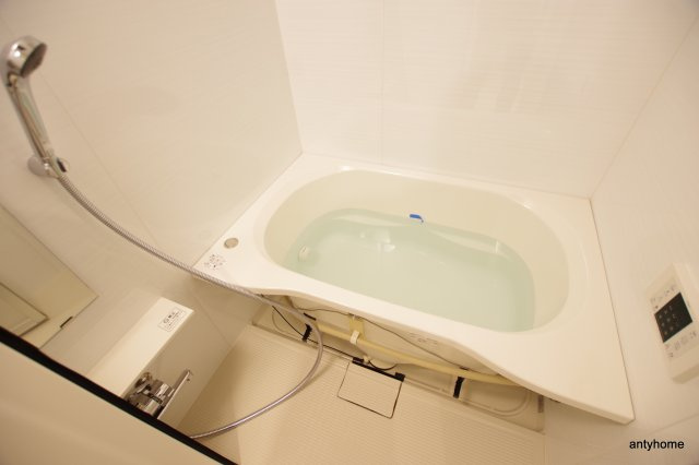 コンフォリア北堀江一丁目　仲介手数料無料の浴室