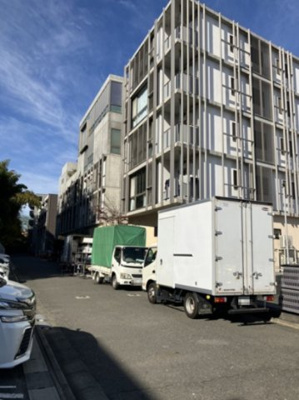 【外観】 | LE VENT/ル・ヴォン | 京王相模原線「若葉台」駅徒歩1分の好立地☆鉄筋コンクリート造5階建てマンションの1階部分です♪駅近の店舗をお探しの方におすすめです♪