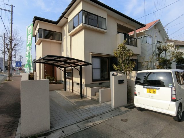 神戸市西区天が岡中古戸建の前面道路含む現地写真|外壁塗装　バルコニー塗装　も完了してます