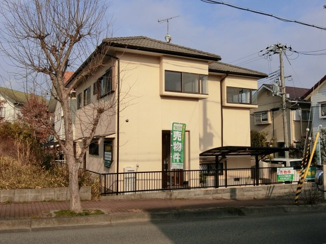 神戸市西区天が岡中古戸建の外観|よく目立ちます