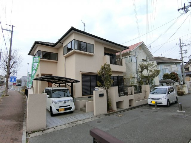 神戸市西区天が岡中古戸建の外観|ガレージもあります　カーポート付です