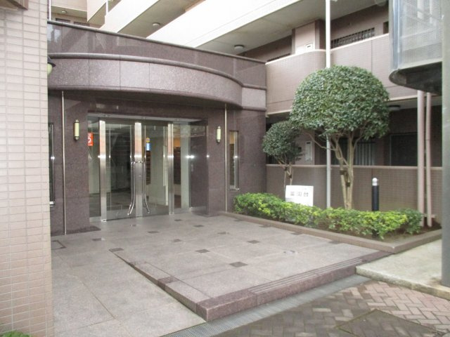 リーベスト薬園台４階　船橋市薬円台１丁目　中古マンション　リフォーム済のエントランス|毎日通るエントランスはこのようになっています