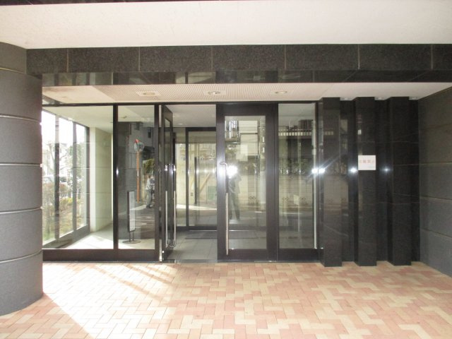 ベルザ薬園台３階　船橋市飯山満町３丁目　中古マンション　リフォーム済のエントランス|清潔なエントランスです