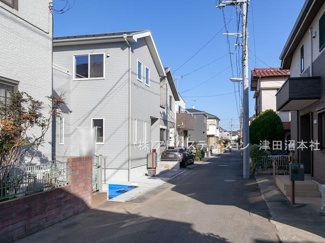 【前面道路含む現地写真】