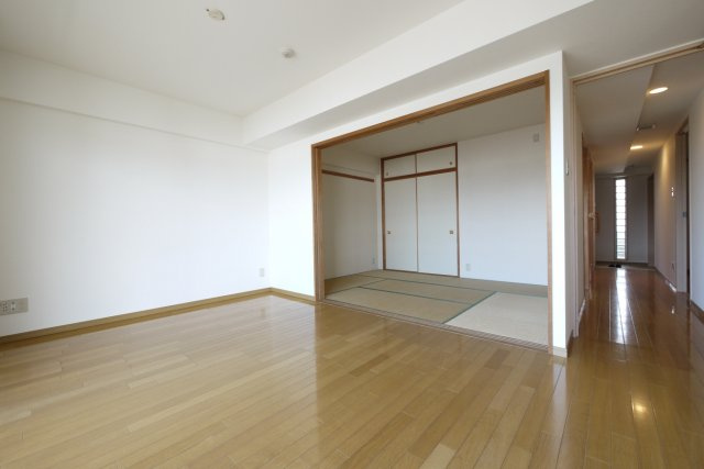 ラ・フォレ23の内装|開放感のあるリビングです