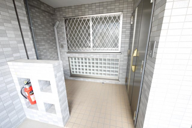 ラ・フォレ23の玄関|玄関専用スペースになっています