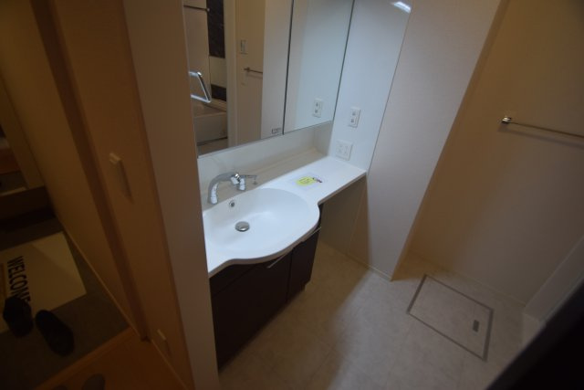 アイビーコートＴの洗面所|大きい洗面台です