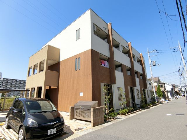 スリーハーブズ狭山1番館の外観