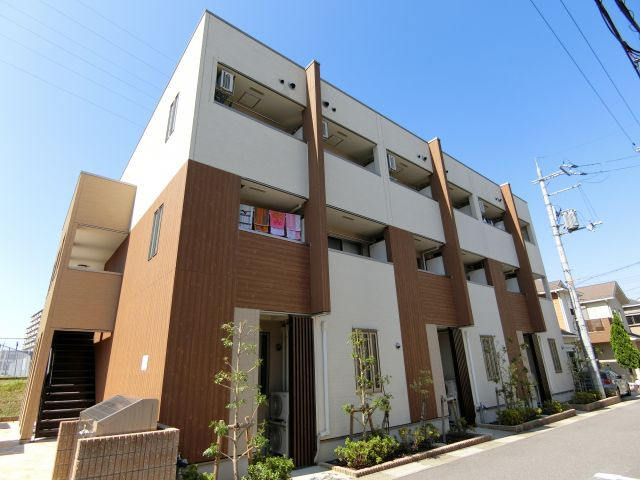 スリーハーブズ狭山1番館の外観