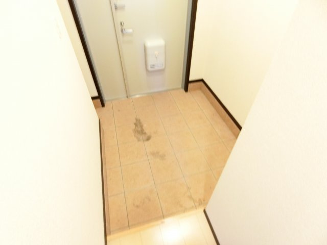 スリーハーブズ狭山1番館の玄関