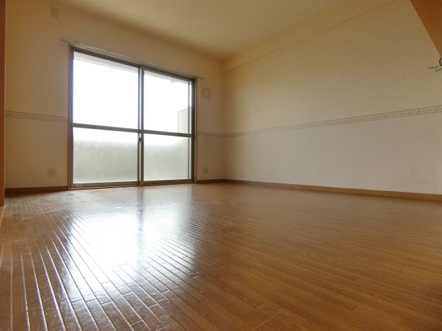 グランカーム和泉中央の居間・リビング