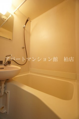 ジュネエトワール柏の浴室