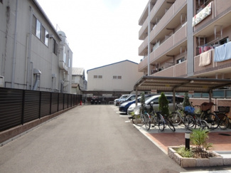 【駐車場】