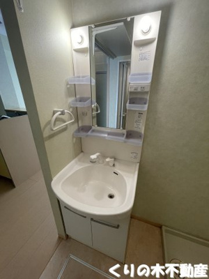 【洗面所】 | リモージュ | 明るい洗面所です