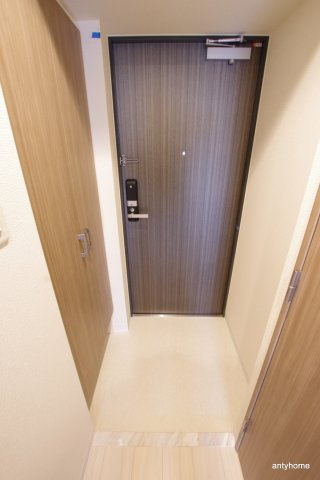エスリード中之島クロスゲート　仲介手数料無料の玄関