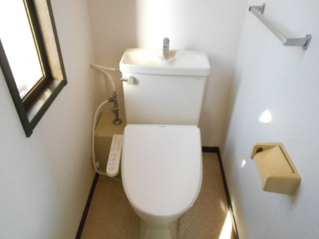 幸町2丁目貸家のトイレ|２Ｆウォシュレット完備