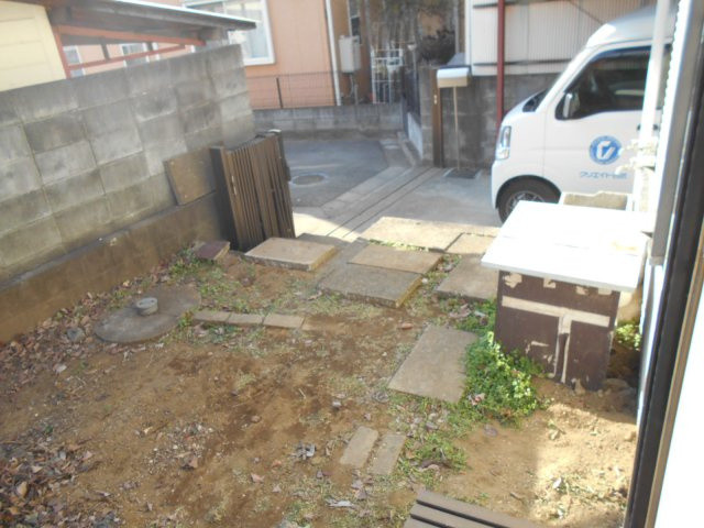 幸町2丁目貸家の庭