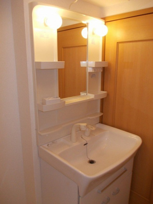 【独立洗面台】 | ソラボレD | 独立洗面台あり、毎朝おしゃれに忙しい女性の方におすすめです