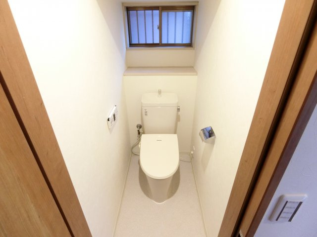 室堂町戸建のトイレ