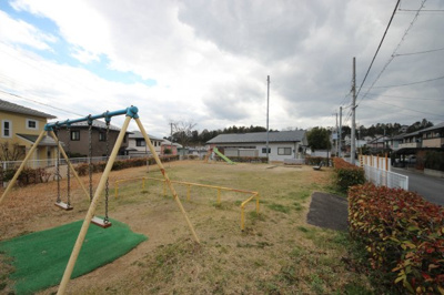 【周辺】 | 大津市和邇春日2-871-3　中古戸建 | 道を挟んで向かいに公園があります