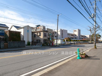 【前面道路含む現地写真】
