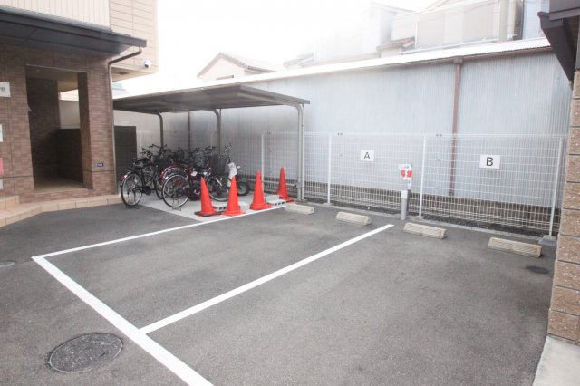 ベルビア八戸ノ里の駐車場