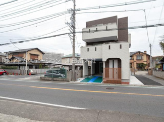 【前面道路含む現地写真】