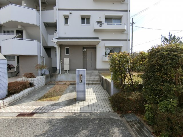 コンフォール学園緑ヶ丘第2参弐号棟の外観|専用玄関　専用駐車場　戸建て感覚のマンションです