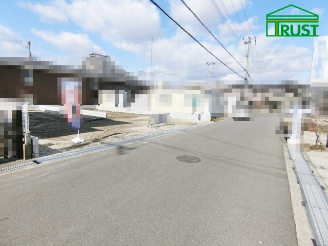 明石市大久保町谷八木4期ー1号棟　新築戸建の前面道路含む現地写真