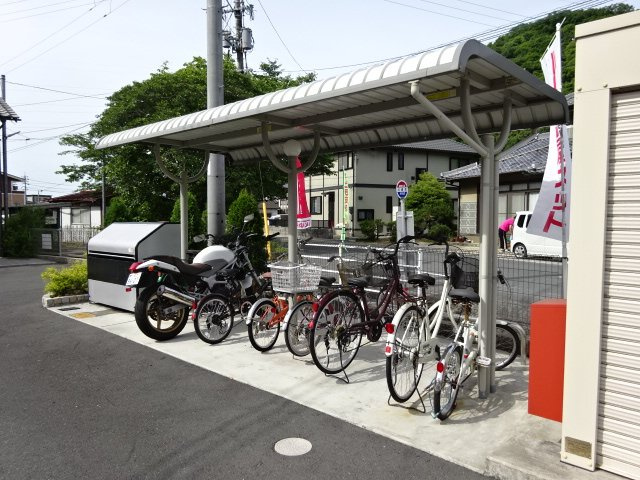 岡山市北区足守のアパートのその他共用部分|自転車置き場