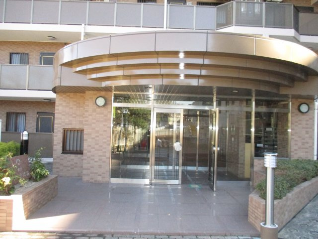 朝日パリオ津田沼５階　船橋市前原東５丁目　中古マンション　リフォーム済のエントランス|清潔なエントランスです