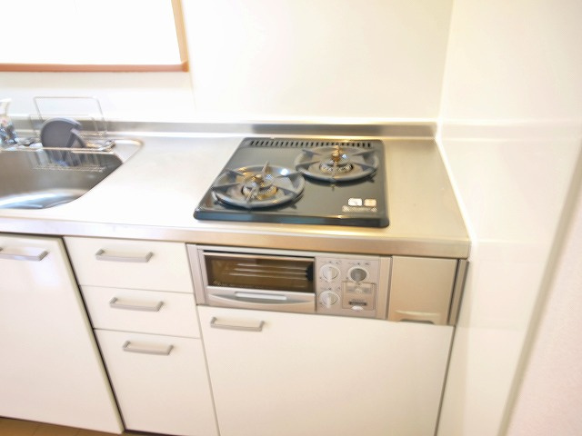 フィオーレ三条のキッチン|コンパクトなキッチンで掃除もラクラク