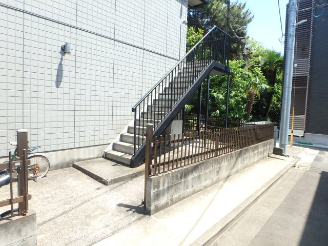 シャトレ元住吉のエントランス