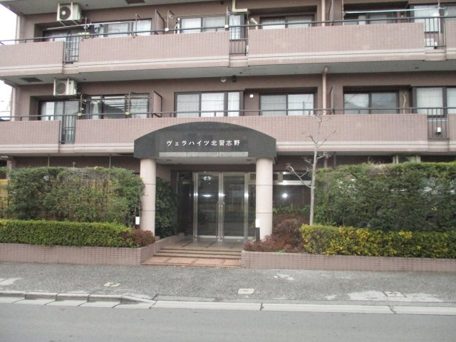 ヴェラハイツ北習志野２階　船橋市習志野台４丁目　中古マンション　リフォーム済のエントランス|ゆとりのあるエントランスです