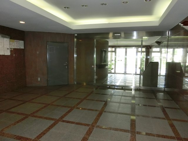 ヴェラハイツ北習志野２階　船橋市習志野台４丁目　中古マンション　リフォーム済のエントランス|広いエントランスホールがあります