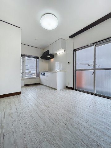 【居間・リビング】 | 日野台みすずマンション | ★2面採光角部屋！明るいお部屋です★
